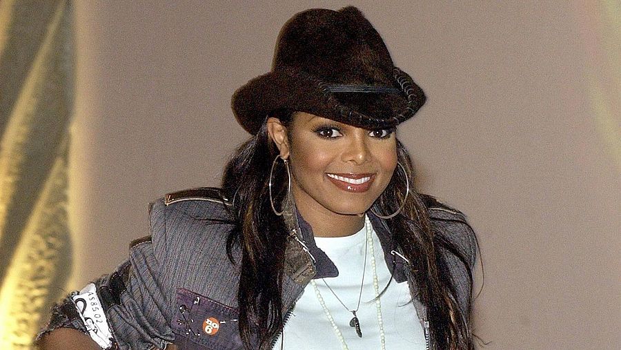 La cantante Janet Jackson posa en 2004 en Santiago de Compostela donde participaba en una gala de Televisión Española