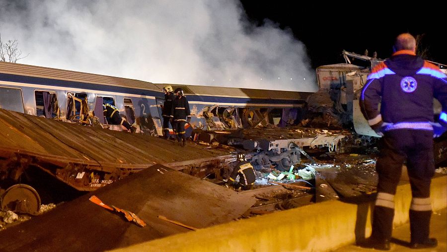 Decenas de ambulancias han acudido al lugar del incidente para atender a los múltiples heridos.