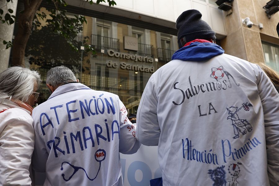 Médicos de Primaria y hospitalaria protestan para exigir mejoras