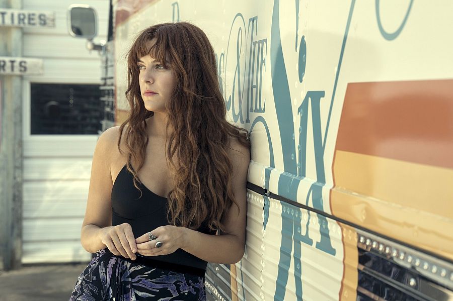 Riley Keough como Daisy Jones