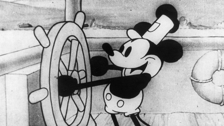 El dibujo de Mickey Mouse cogiendo el timón de un barco