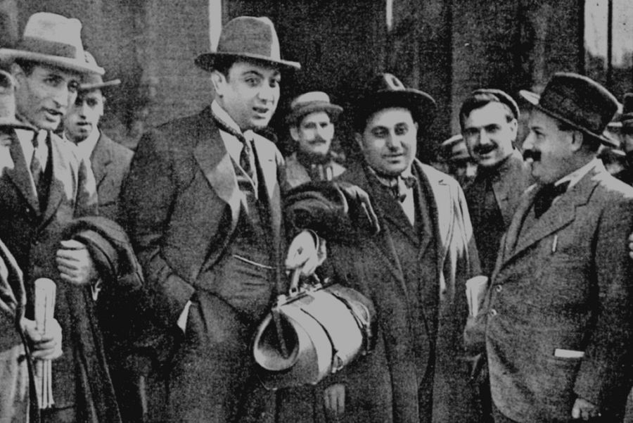 Salvador Seguí, el Noi del Sucre, amb companys sindicalistes