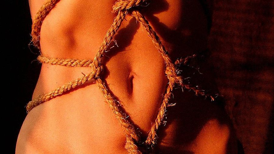 Shibari: estil japonès de bondage que implica lligar a persones