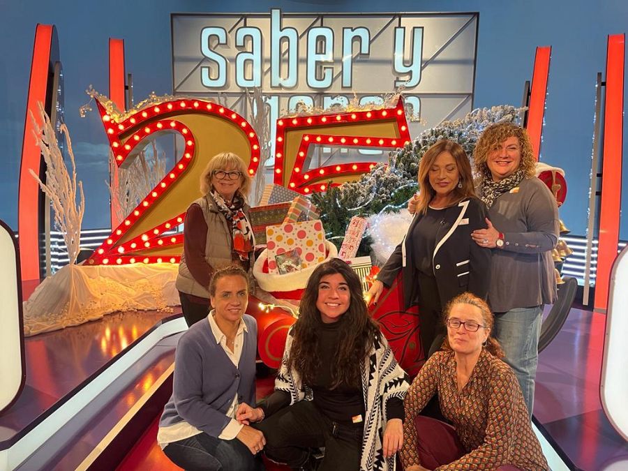 Parte del equipo de 'Saber y ganar'. De izquierda a derecha: Inma López Almansa, Àngels Peñarroya, Lorena Montón, Pilar Vázquez, Marisa Pérez y Montse Casillas.