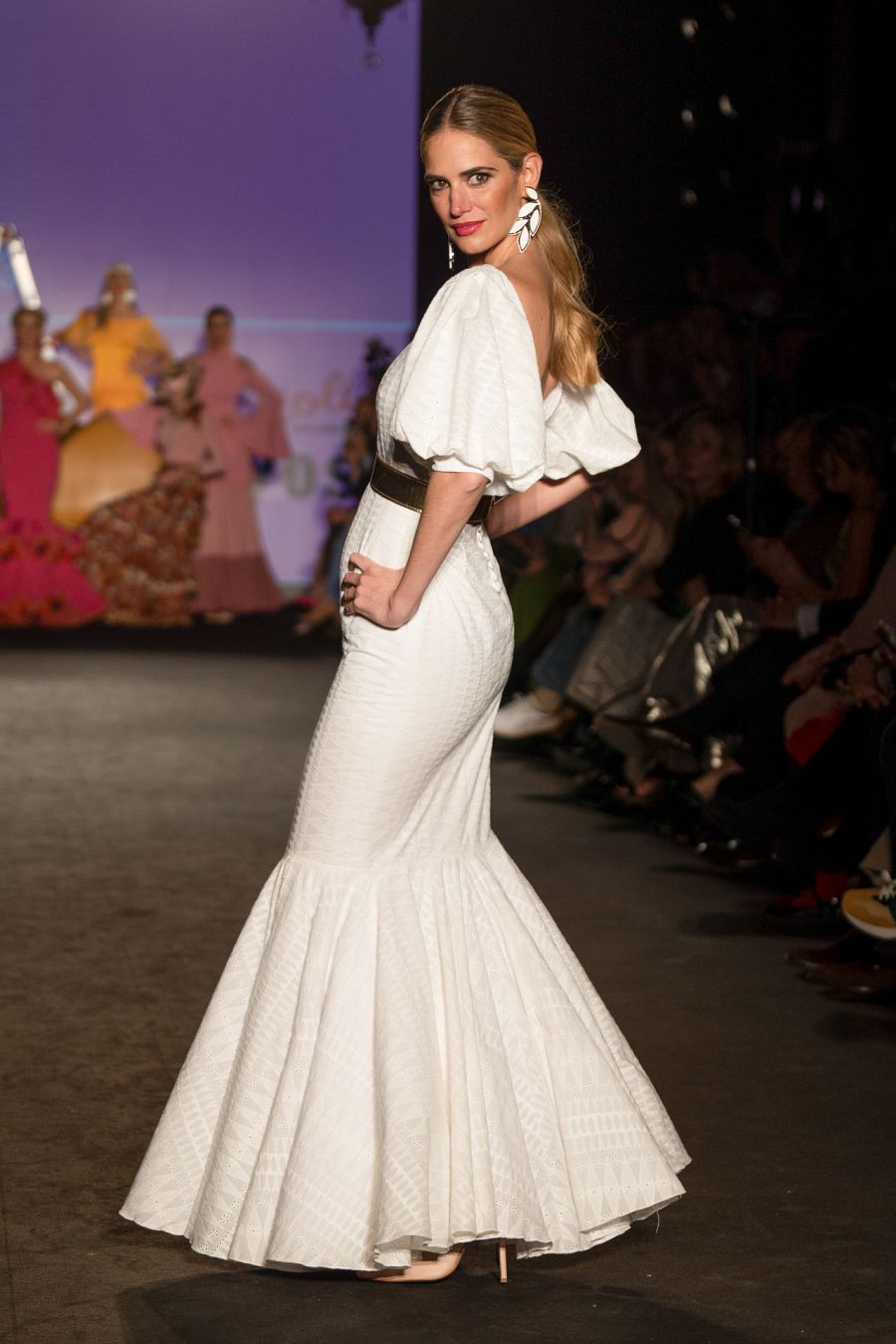 Teresa Baca desfilando 'Ve love flamenco' en Sevilla en 2023