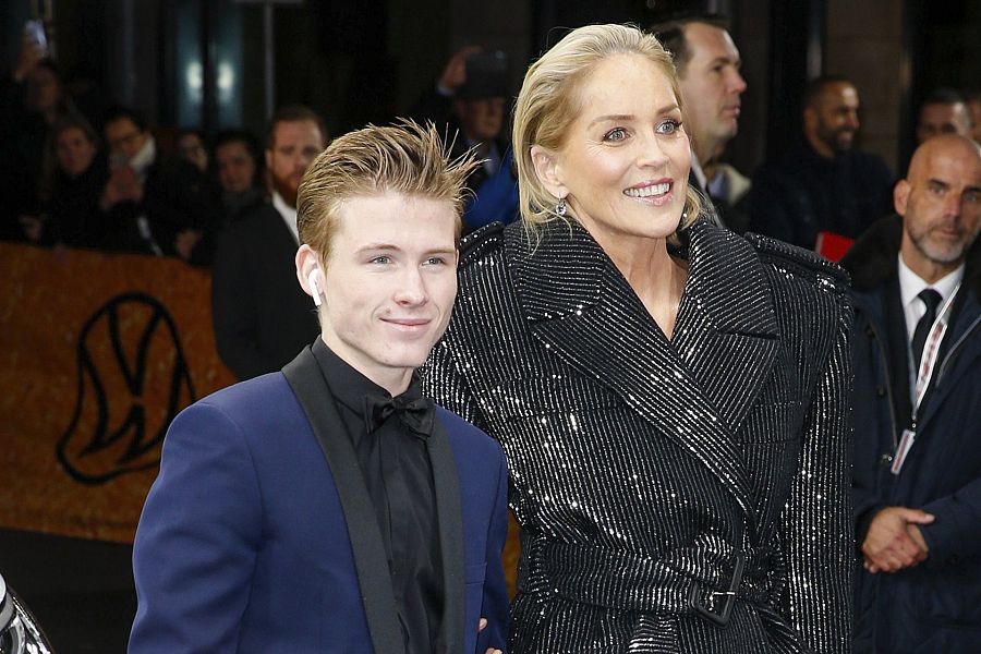 Sharon Stone y su hijo Roan Bronstein