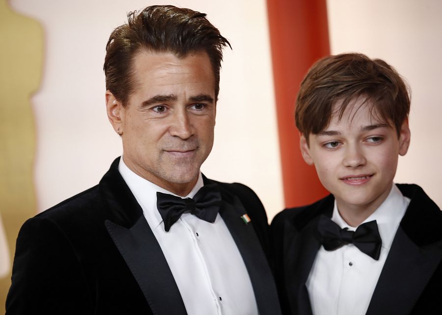 Colin Farrell y su hijo Henry en los Oscar 2023