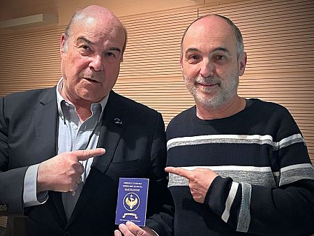 Antonio Resines y la carta de nacionalidad del Reino de Syldavia