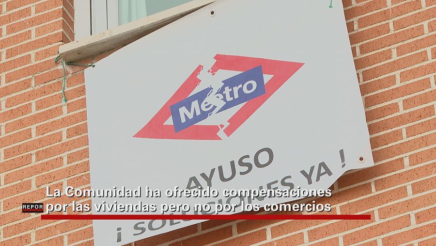 Cartel en el balcón pidiendo soluciones