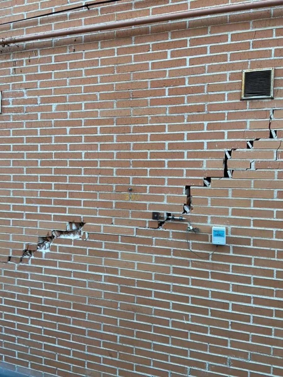 Grietas en un edificio de San Fernando de Henares