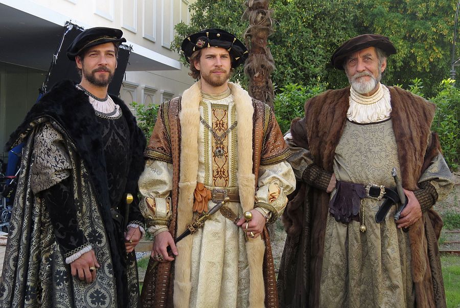 Félix Gómez junto a Álvaro Cervantes y Ramón Barea en 'Carlos, Rey Emperador'