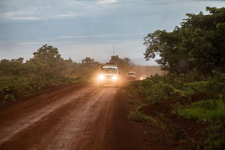 Vehículo de MSF se dirige al campo de refugiados de Nduta, Tanzania