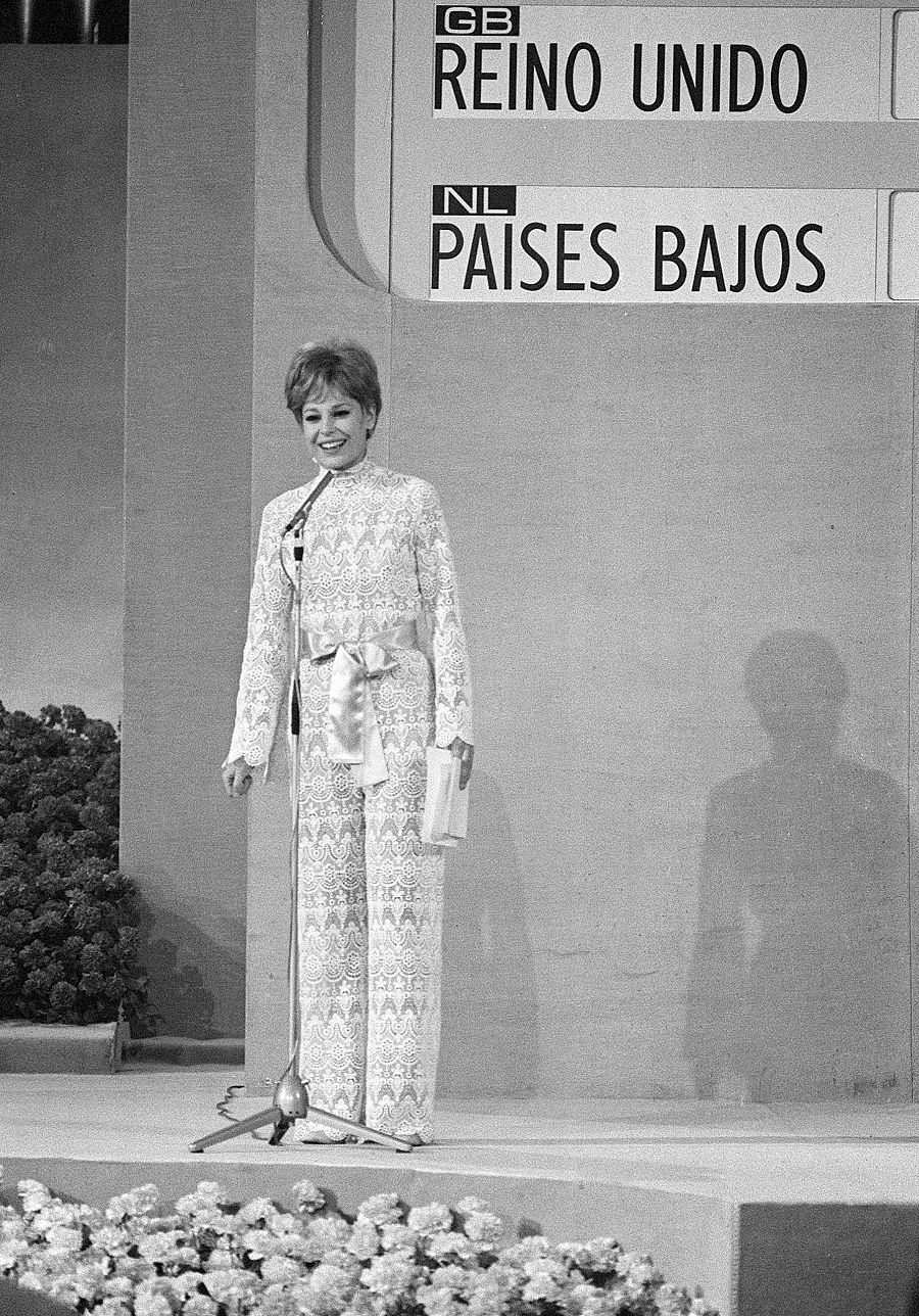 Laura Valenzuela en el Teatro Real para la presentación de Eurovisión 1969