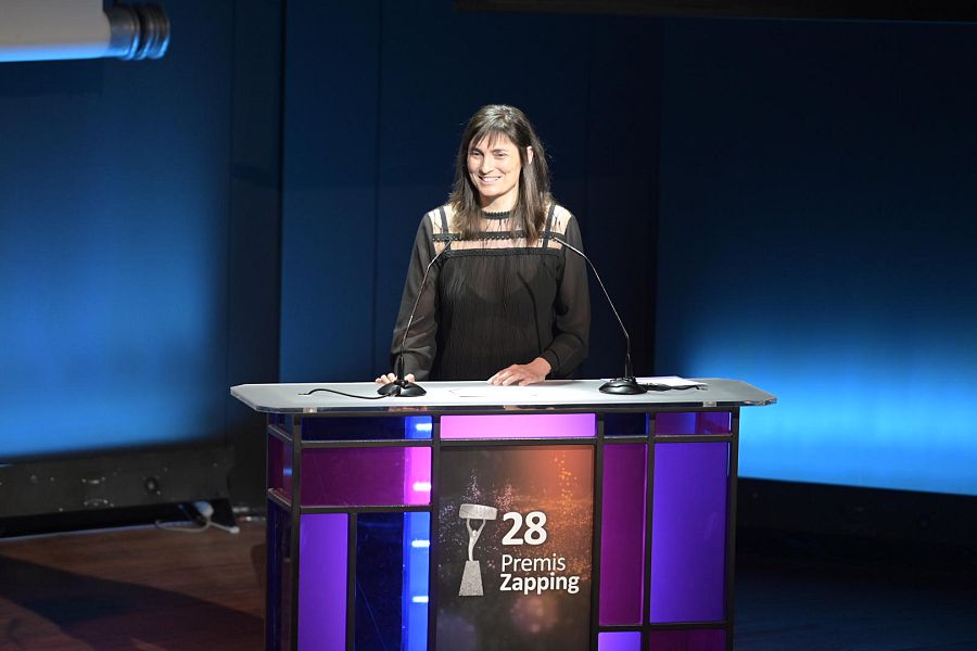 Mónica Lázaro davant del faristol dels Premis Zapping