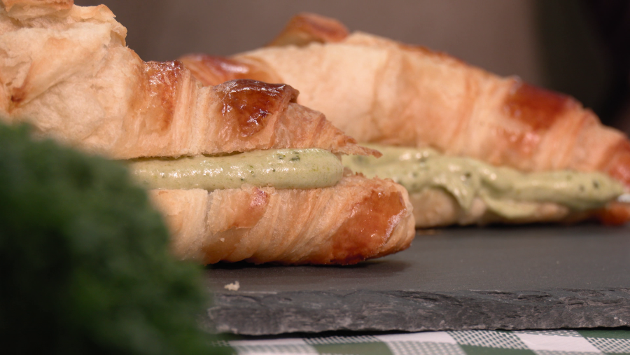 Croissant de kale y chocolate blanco