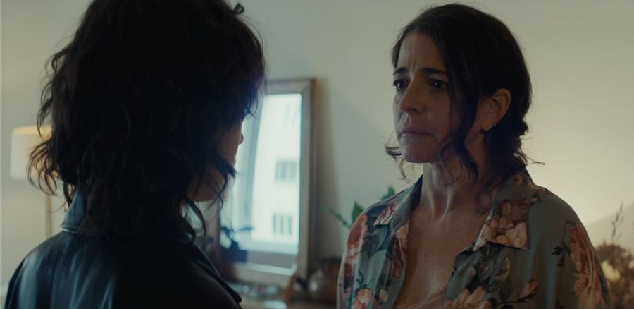 Greta Fernández y Nora Navas en 'Unicornios (Unicorns)'.