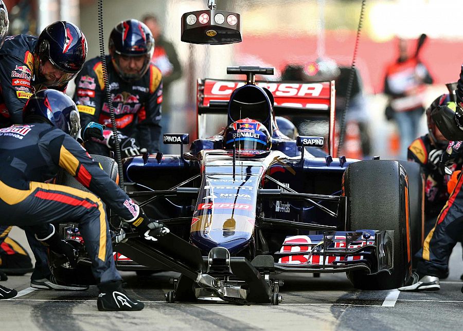 Max Verstappen durante la pretemporada de Fórmula 1 de 2015 en el Circuit de Catalunya