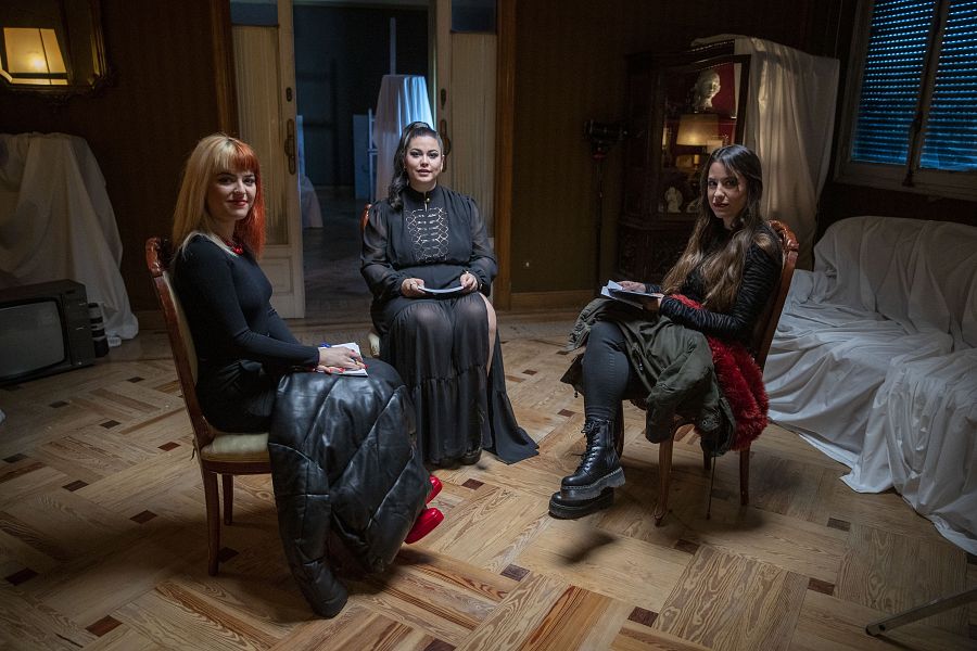 Mara Jiménez con Alba Reche y Nerea Blanco en 'El año de las emociones'