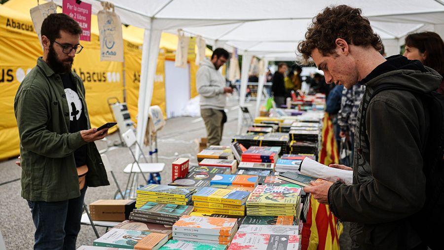 Les botigues de llibres i flors no es contemplen en la llei de comerços i obriran sense problema