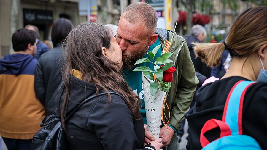 Diumenge 23 d'abril se celebra la diada de Sant Jordi a tot Catalunya