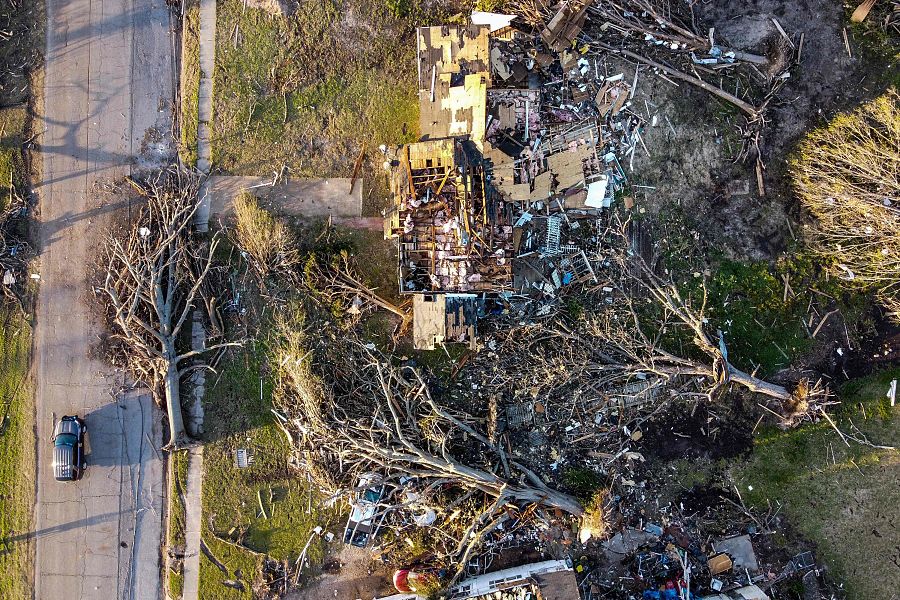 Vista aérea de la devastación en Rolling Fork tras el paso de un tornado.