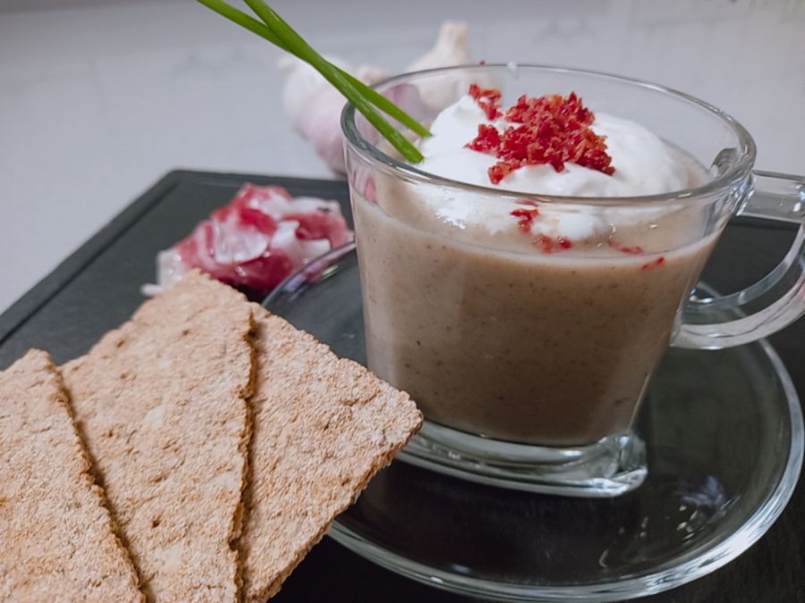 Receta de falso capuccino de setas y ajo asado