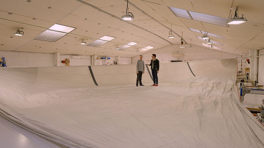 Juan Avellaneda i Pep Soldevila a sobre d'una vela gegant