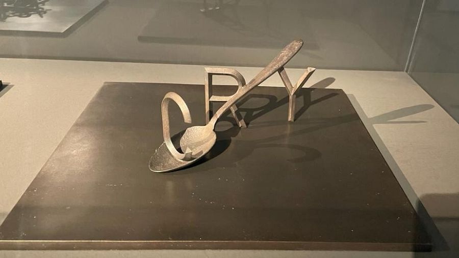 L'exposició compta amb obres que va realitzar durant la pandèmia, com 'Cry' (2020)