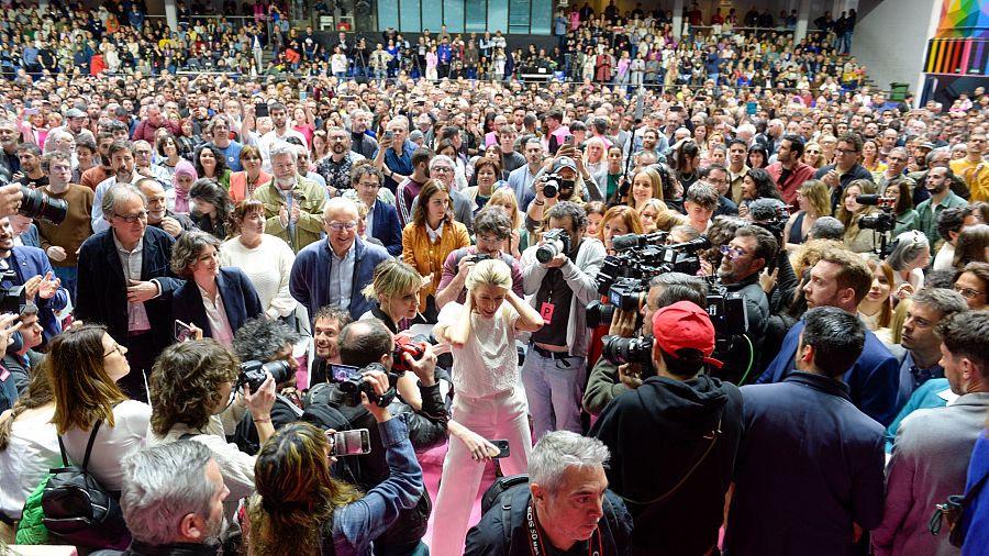 Yolanda Díaz (c) durante la presentación este domingo de su candidatura con Sumar