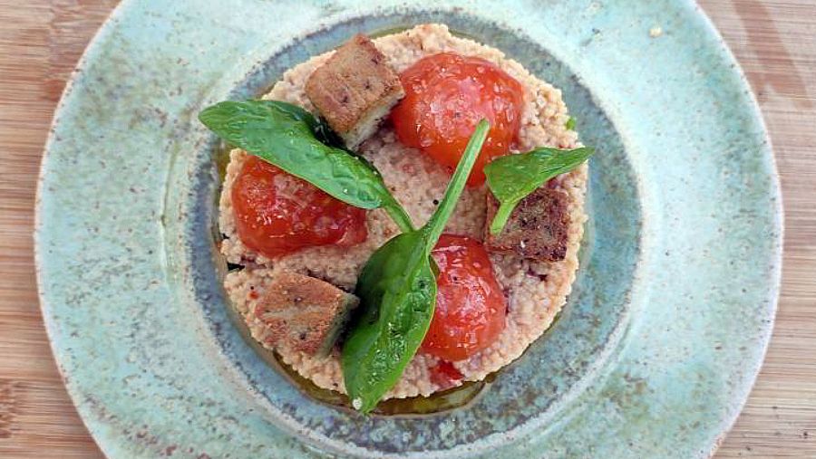 Receta de cuscús de espinacas, tomate y queso de anacardos