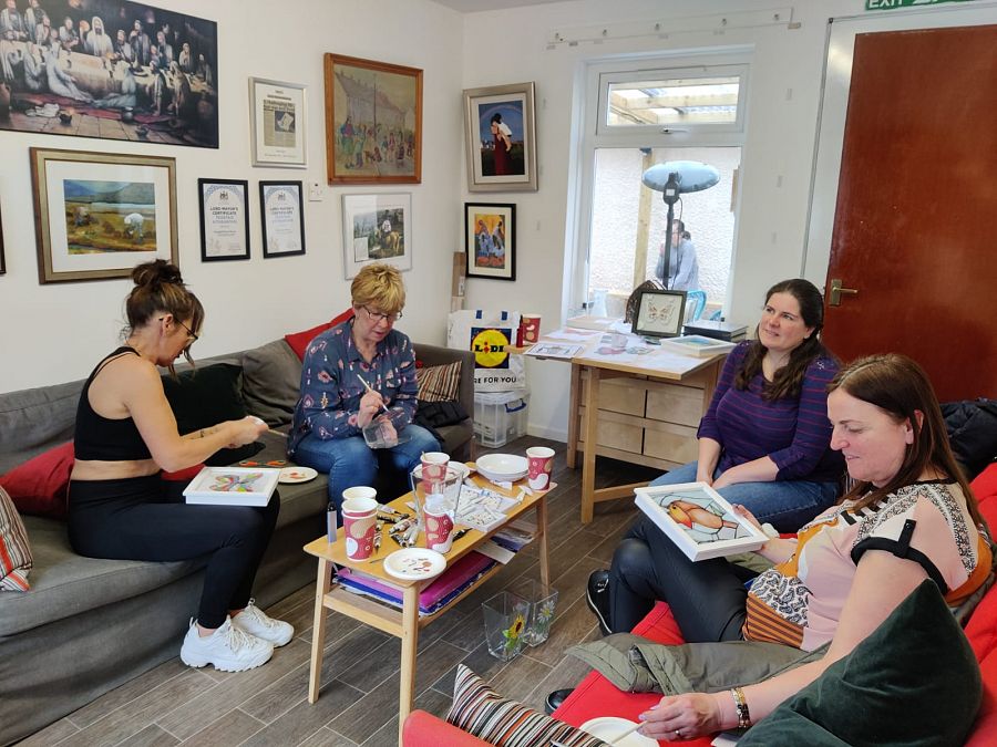 Grupo de mujeres en el centro comunitario de Springhill, Belfast oeste