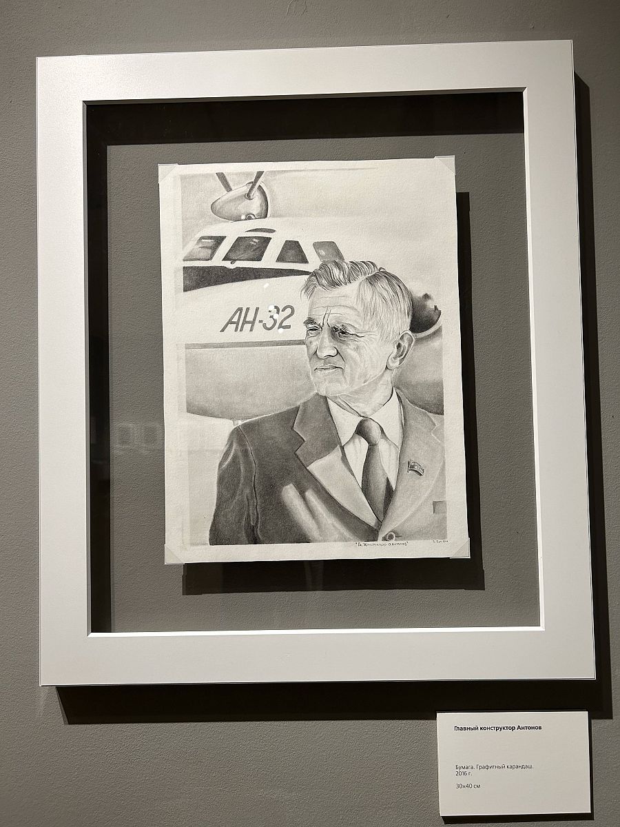 Retrato realizado por Víktor But expuesto en el centro de Mosfilm