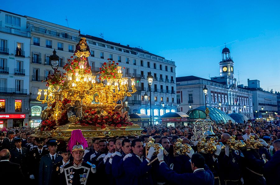 El paso de Nuestro Padre Jesús Nazareno durante la procesión del Cristo de Medinaceli, en Madrid