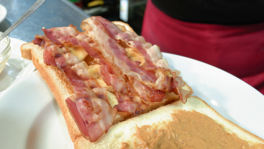 Prepara el sándwich favorito de Elvis Presley