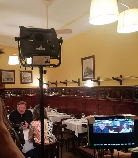 Un momento de la entrevista con Tomás Guitarte en el Bar Manolo de Madrid