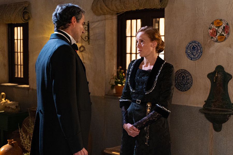 Pía contiene la ira de Gregorio