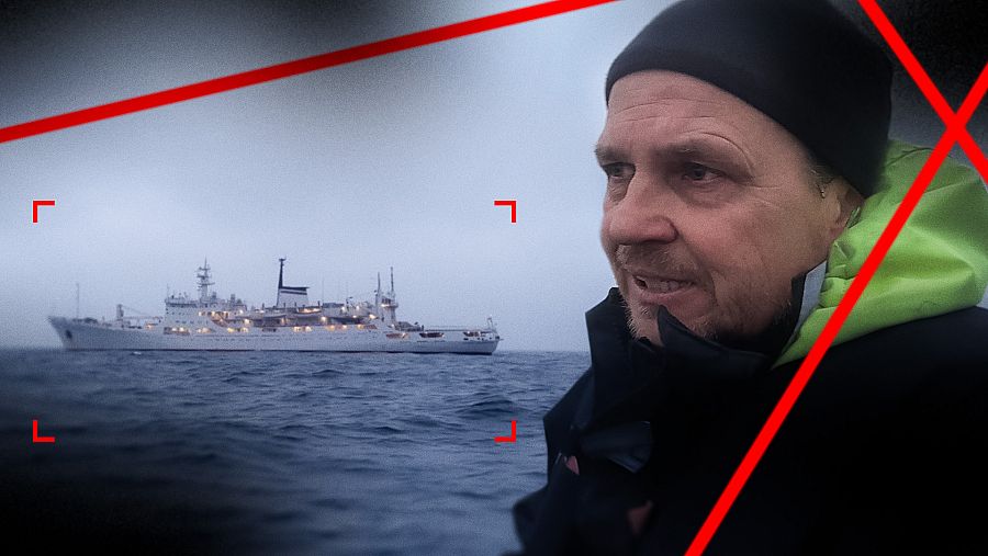 Un presunto barco espía ruso navega hacia aguas interiores danesas entre Odde y Grenaa 