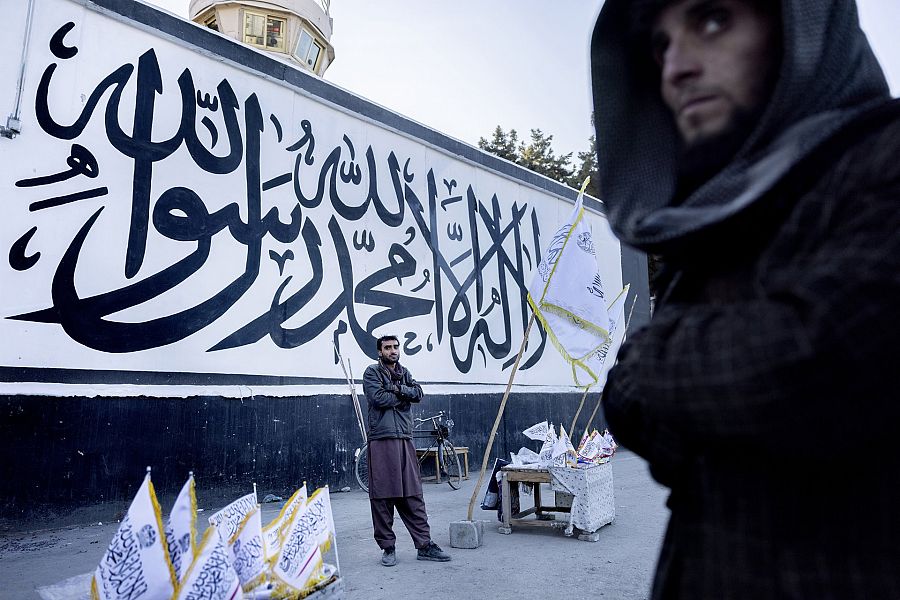 Antiguo muro de la embajada estadounidense de Kabul, donde ahora un texto reza: 