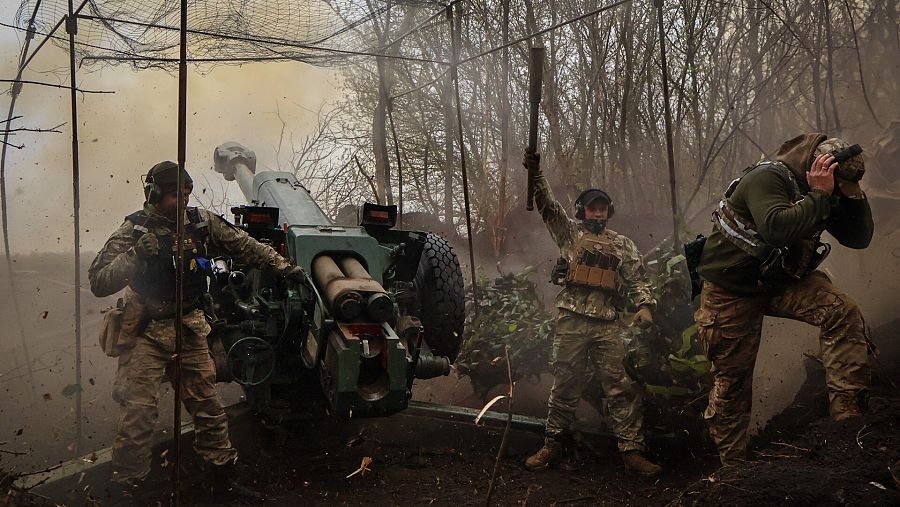 Soldados ucranianos en la línea de frente de Bajmut, en la región de Donetsk, el 19 de abril de 2023