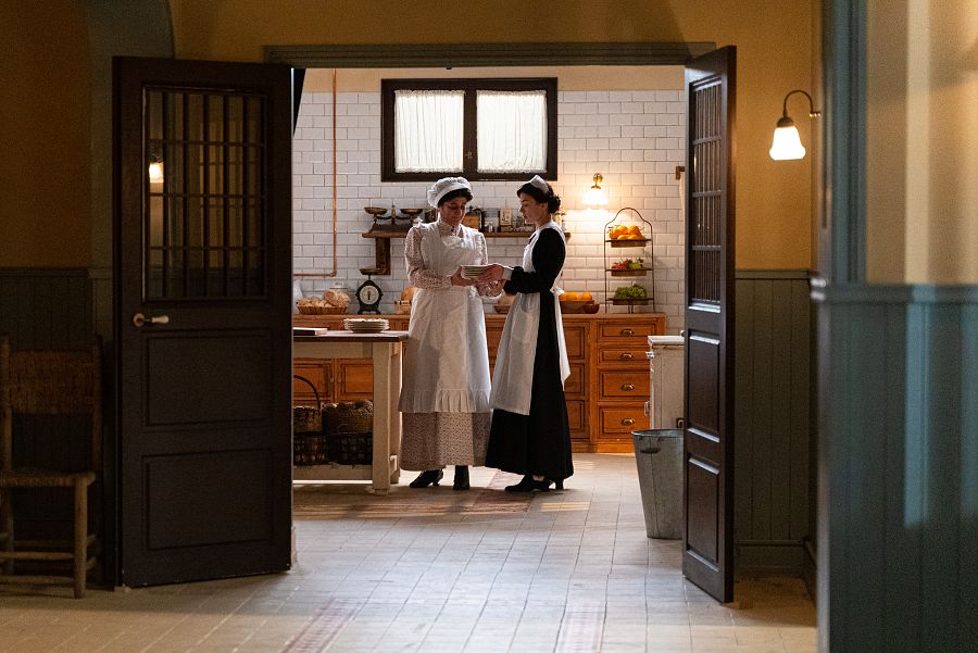 Candela recibe una carta amenaza