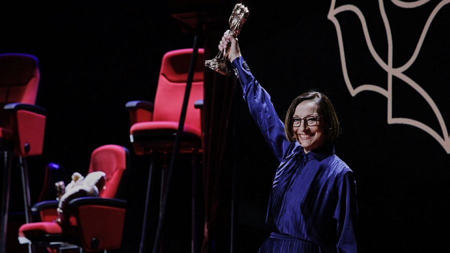 En su libro la actriz nos recuerda que tiene un Goya, tiene un Gaudí, y tiene un Alzheimer.