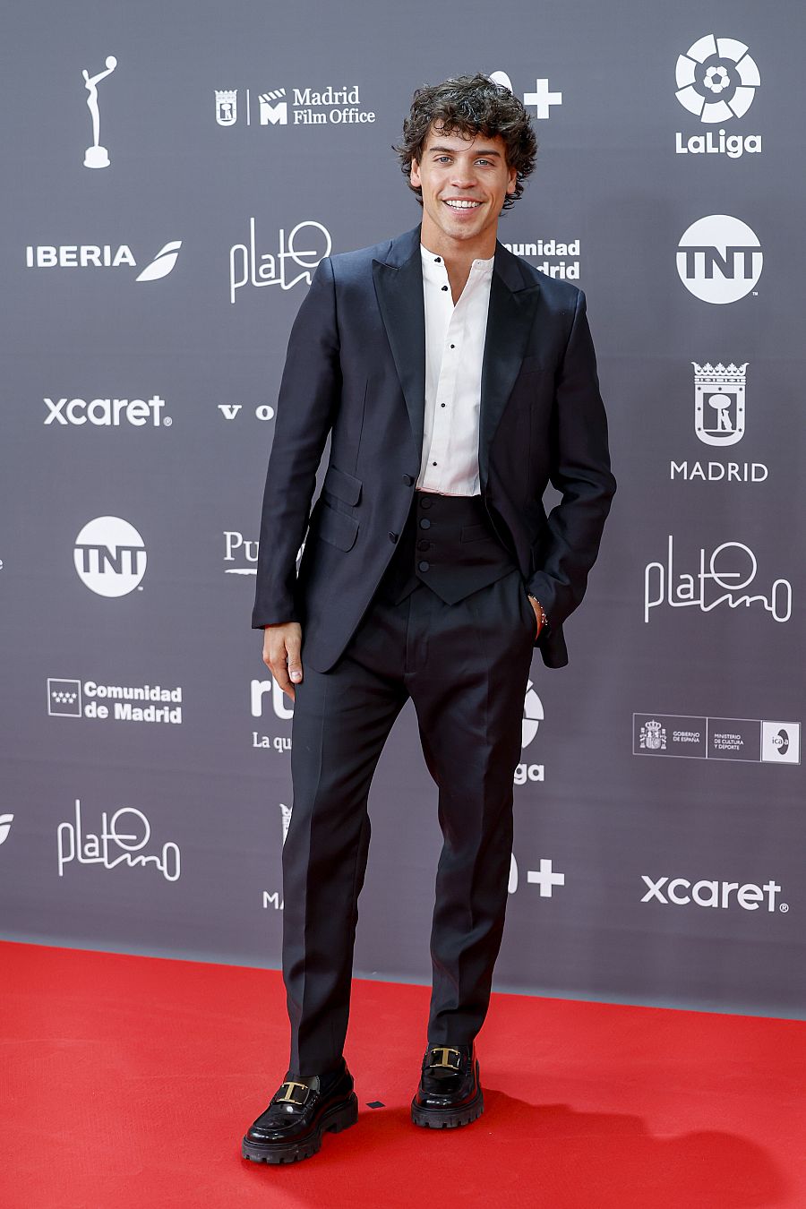 Premios Platino 2023: Álex Pastrana en la alfombra roja
