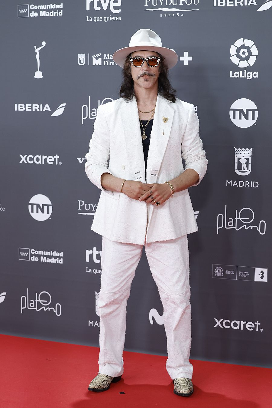 Premios Platino 2023: Óscar Jaenada en la alfombra roja