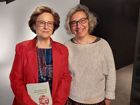 Consuelo Flecha junto a Carolina Pecharromán