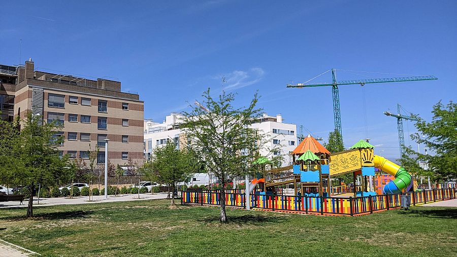 Viviendas y parque infantil del desarrollo de Tempranales, en San Sebastián de los Reyes