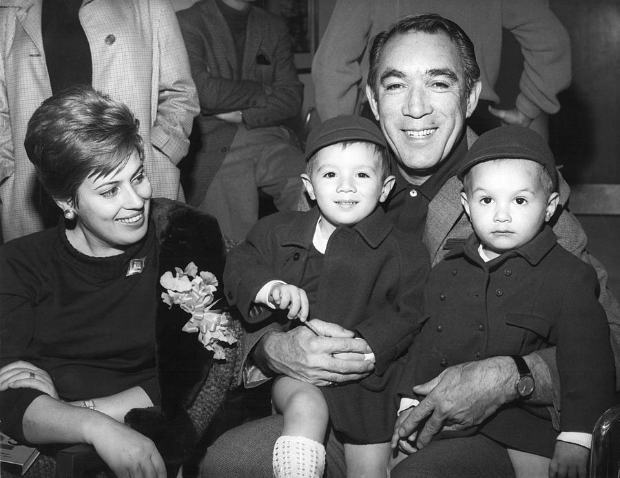 Anthony Quinn tuvo 12 hijos con 4 mujeres y a todas les fue infiel