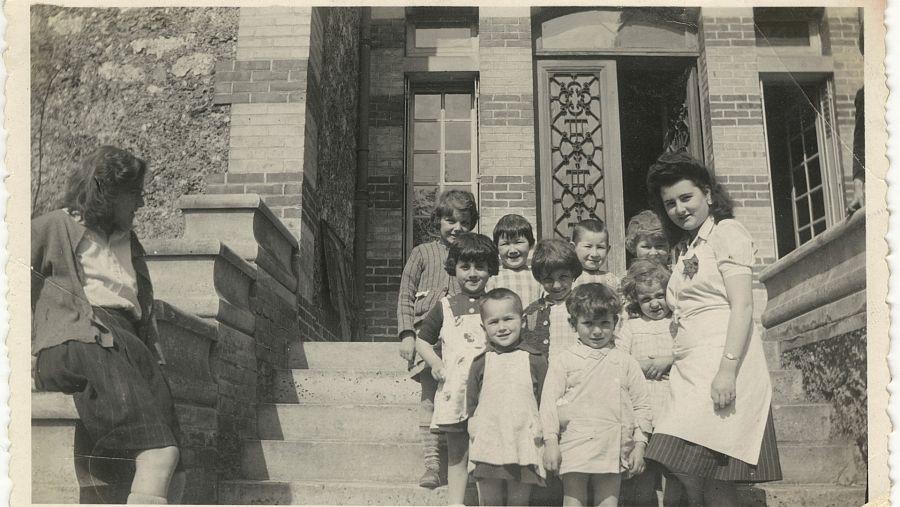 Denis Holstein cuida niños de deportados judíos franceses en Louveciennes