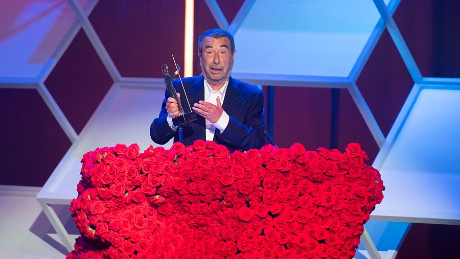 José Luis Garci al faristol donant els agraïments pel premi