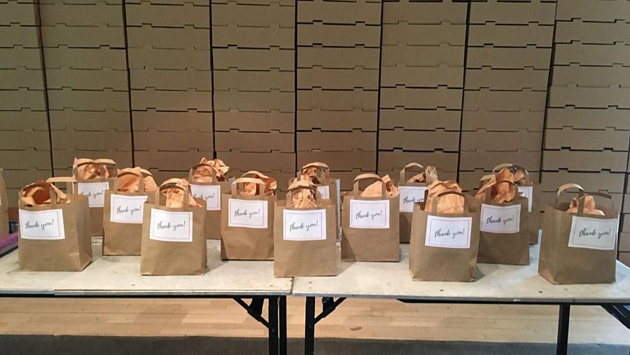 Julian y Maria Sturdy-Morton establecieron un servicio de entrega de alimentos durante el confinamiento para conectar a los mayoristas con los hogares