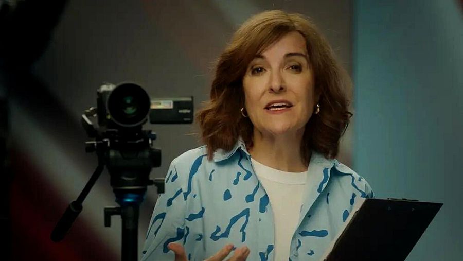 Cameo de Elvira Lindo en 'Alguien que cuide de mí'